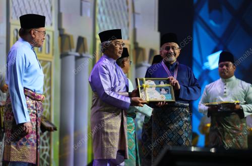 AL-SULTAN ABDULLAH RI'AYATUDDIN AL-MUSTAFA BILLAH SHAH