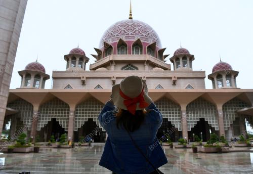 MASJID PUTRA DIBUKA UNTUK LAWATAN PELANCONG ASING