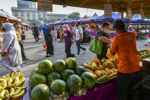 KELUARGA MALAYSIA BELI BARANG KEPERLUAN