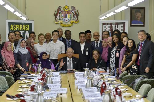 PTJ30_03102017_DIALOG_MEJA
