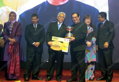 PTJ30_03112017_ANUGERAH_BN201711020237