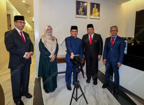 DATUK DR MOHD NA'IM MOKHTAR