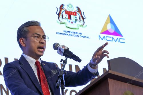 FAHMI FADZIL