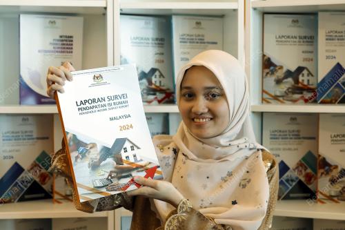 DATUK SERI DR MOHD UZIR MAHIDIN