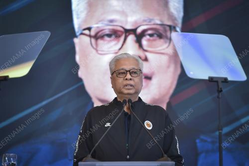 DATUK SERI ISMAIL SABRI YAAKOB