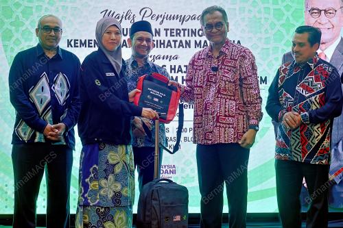 DATUK SERI DR DZULKEFLY AHMAD