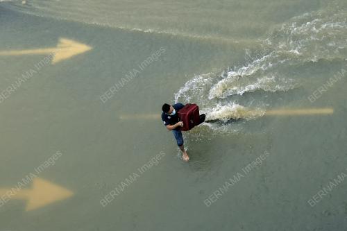 BANJIR DI DENGKIL