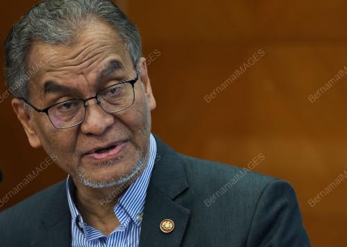 DATUK SERI DR DZULKEFLY AHMAD