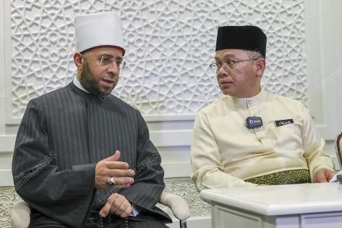 DATUK DR MOHD NA`IM MOKHTAR