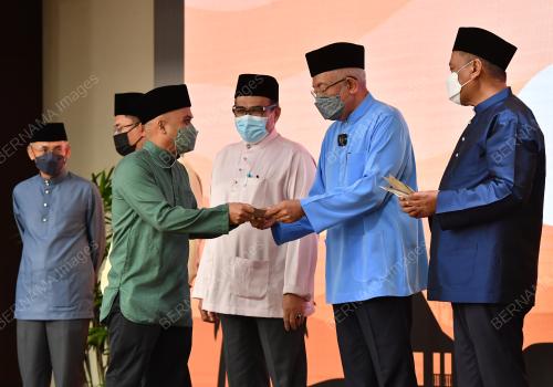 DATUK SERI MAHDZIR KHALID