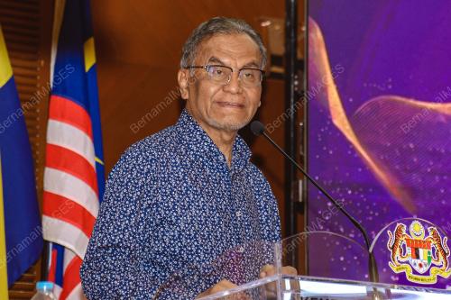 DATUK SERI DR DZULKEFLY AHMAD