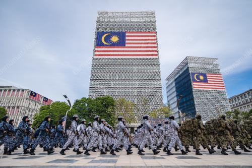 ANGGOTA WANITA ANGKATAN TENTERA MALAYSIA (ATM)