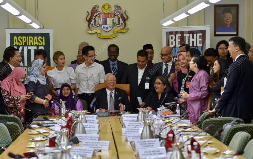 PTJ31_03102017_DIALOG_MEJA_BULAT