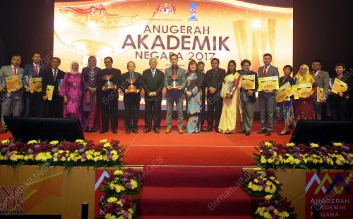 PTJ31_03112017_ANUGERAH_BN201711020237