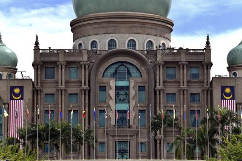 MUHYIDDIN PERDANA MENTERI SEMENTARA