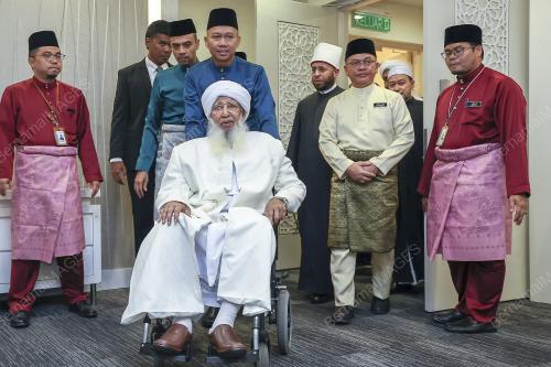 DATUK DR MOHD NA`IM MOKHTAR