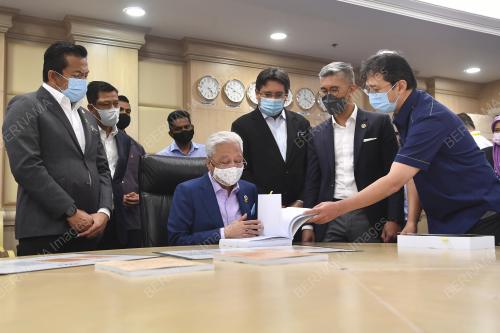 DATUK SERI ISMAIL SABRI YAAKOB