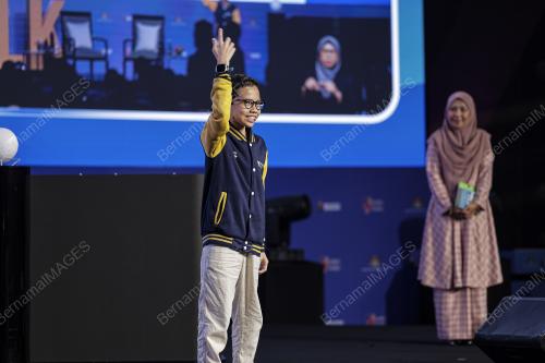 IZZ IMIL SHAHROM