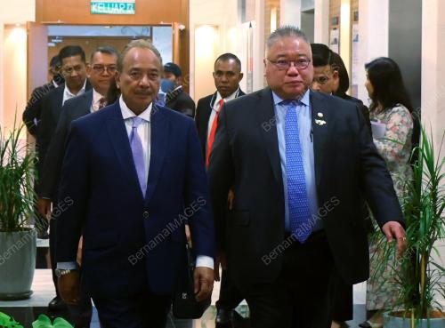DATUK SERI TIONG KING SING
