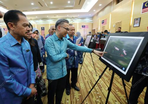 FAHMI FADZIL