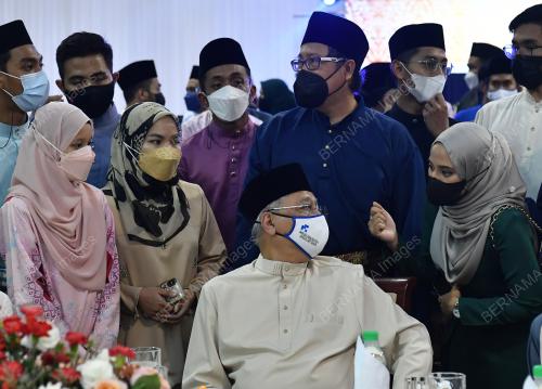 DATUK SERI ISMAIL SABRI YAAKOB