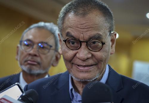 DATUK SERI DZULKEFLY AHMAD