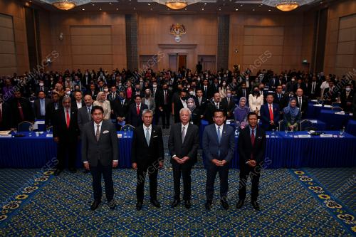 DATUK SERI ISMAIL SABRI YAAKOB