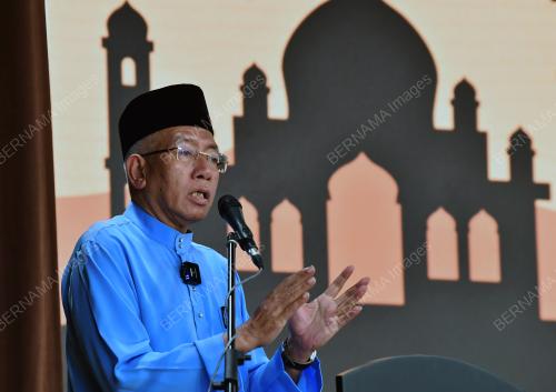 DATUK SERI MAHDZIR KHALID