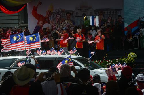 DATUK SERI ISMAIL SABRI YAAKOB