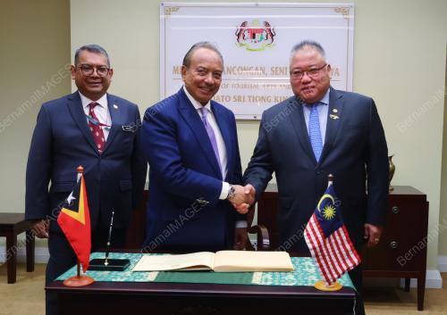 DATUK SERI TIONG KING SING