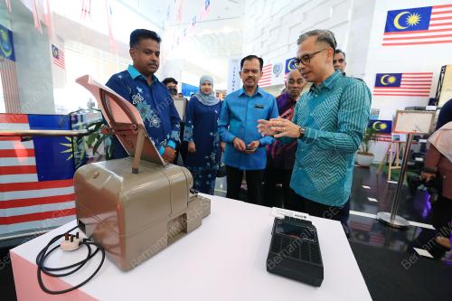 FAHMI FADZIL