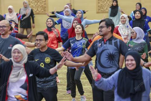 FAHMI FADZIL