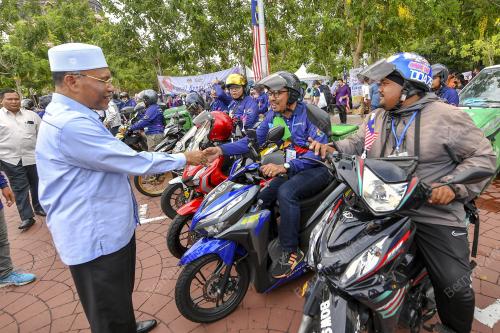 SENATOR DATUK IDRIS AHMAD