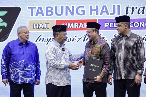 SENATOR DATUK DR MOHD NA'IM MOKHTAR