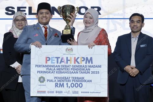 FADHLINA SIDEK