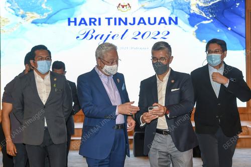 DATUK SERI ISMAIL SABRI YAAKOB