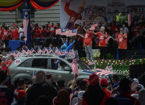 DATUK SERI ISMAIL SABRI YAAKOB