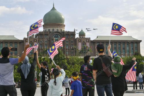 PERSEMBAHAN UDARA HARI KEBANGSAAN KE-64