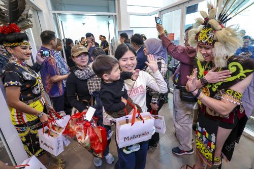 PENERBANGAN SULUNG LOONG AIR KE MALAYSIA