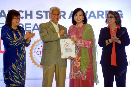 PTJ34_05102017_ANUGERAH_BN201710037279