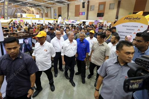 DATUK SERI FADILLAH YUSOF