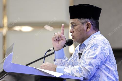 SENATOR DATUK DR MOHD NA'IM MOKHTAR