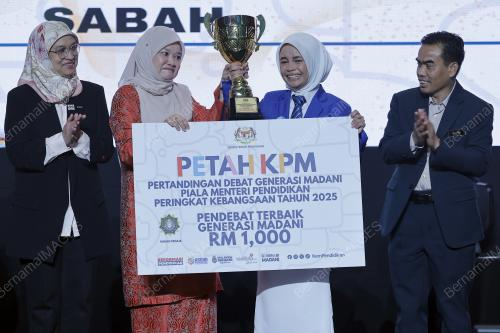 FADHLINA SIDEK