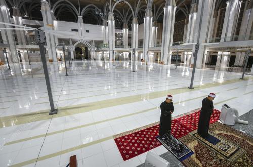 SOLAT TERAWIH TANPA JEMAAH RAMAI