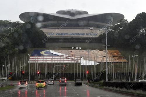 KESAN RIBUT PETIR DI PUTRAJAYA