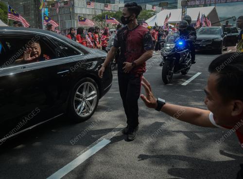 DATUK SERI ISMAIL SABRI YAAKOB