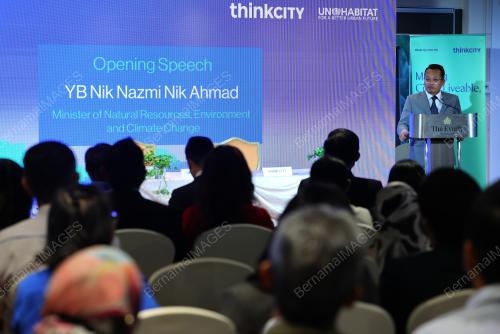 NIK NAZMI NIK AHMAD
