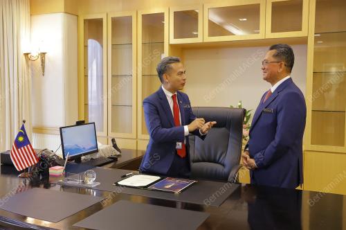 FAHMI FADZIL