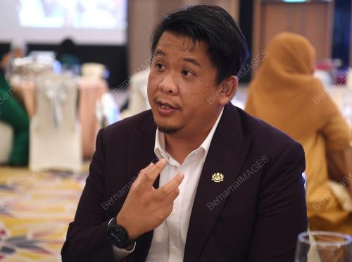 LUKANISMAN AWANG SAUNI