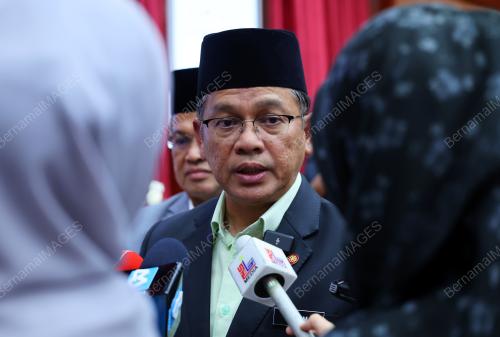 DATUK DR MOHD NA'IM MOKHTAR